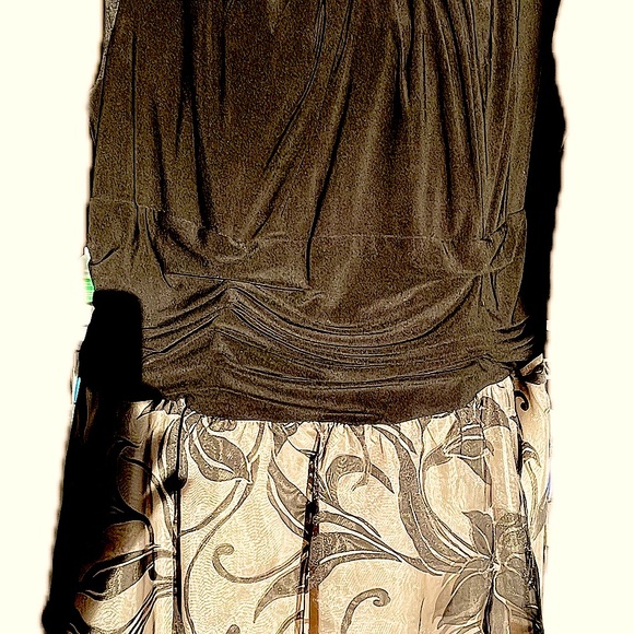 Gorgeous special occasion, dress formal black top in knit in a V-neck - Picture 7 of 8